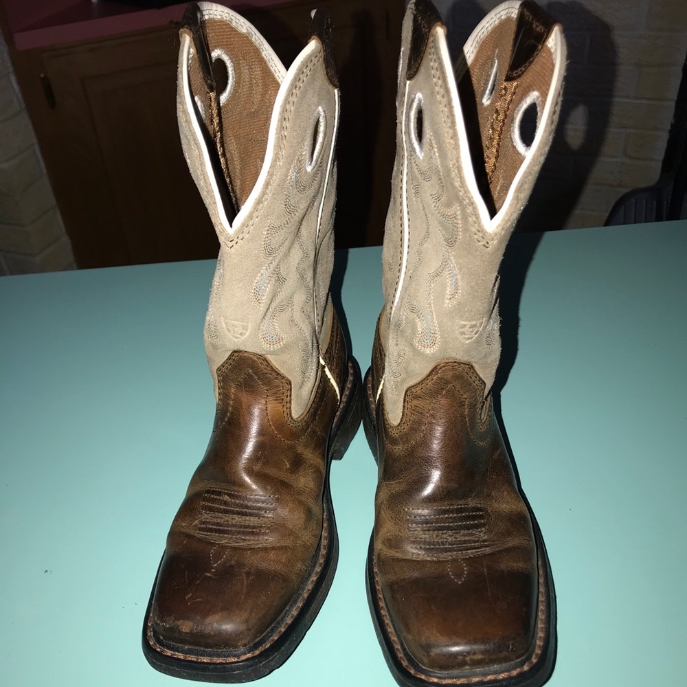 Little boys Ariat cowboy boots